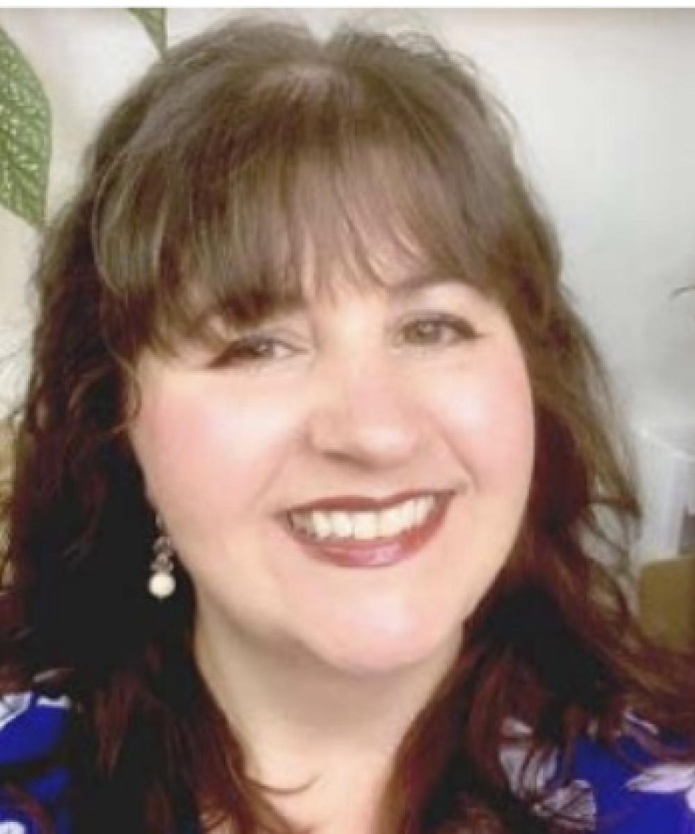 picture of a caucasian woman with brown hair